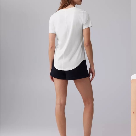 Aritzia the Group Babaton Short sleeve V-neck T-shirt size M - Picture 7 of 7